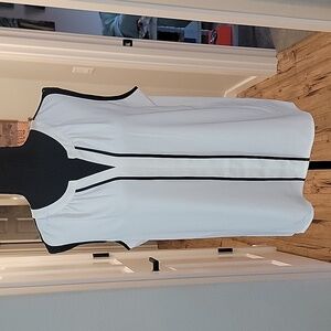 White & Black Sleeveless, V-neck Calvin Klein Blouse (L)